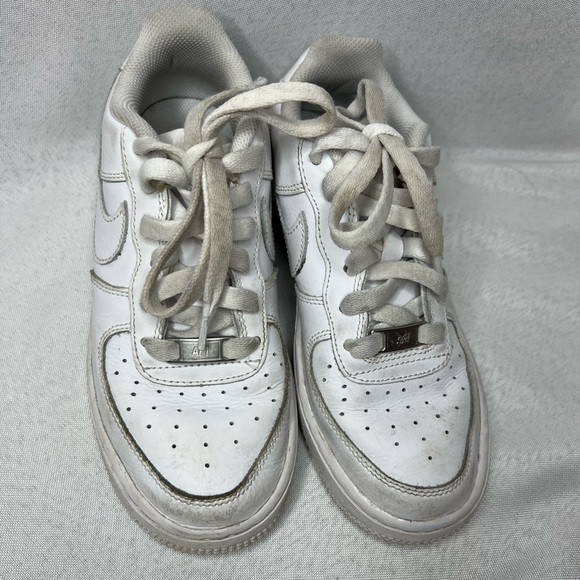 Nike‎ White Kids Sneakers - Picture 1 of 7